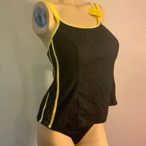 it figures women’s plus size Tankini top tank style black built n bra NWT Sz 14W